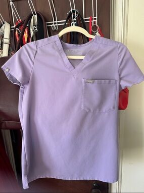 FIGS Lavender V-Neck Scrub Top